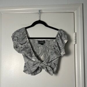 4SI3NNA Black and White Palm Leaf Tropical Print Women's Crop Front Wrap Top M